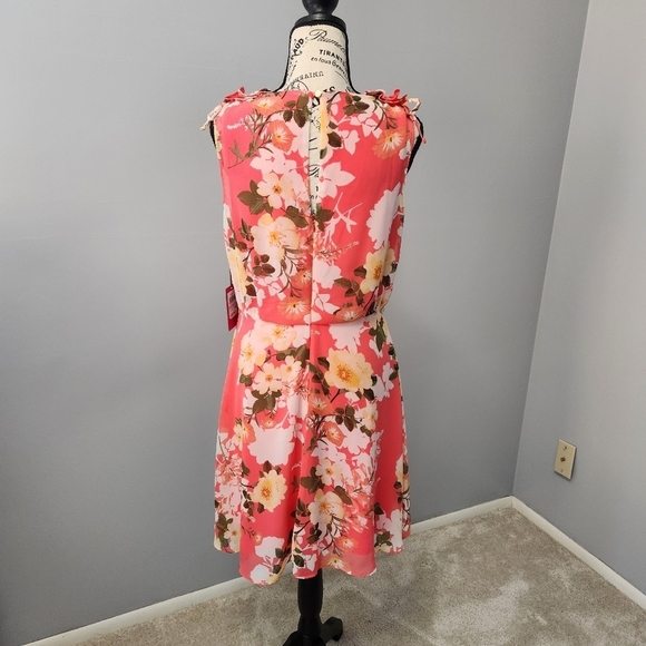 Vince Camuto Sleeveless Floral Chiffon V-Neck Fit & Flare Dress Size 6 NWT - Picture 5 of 12